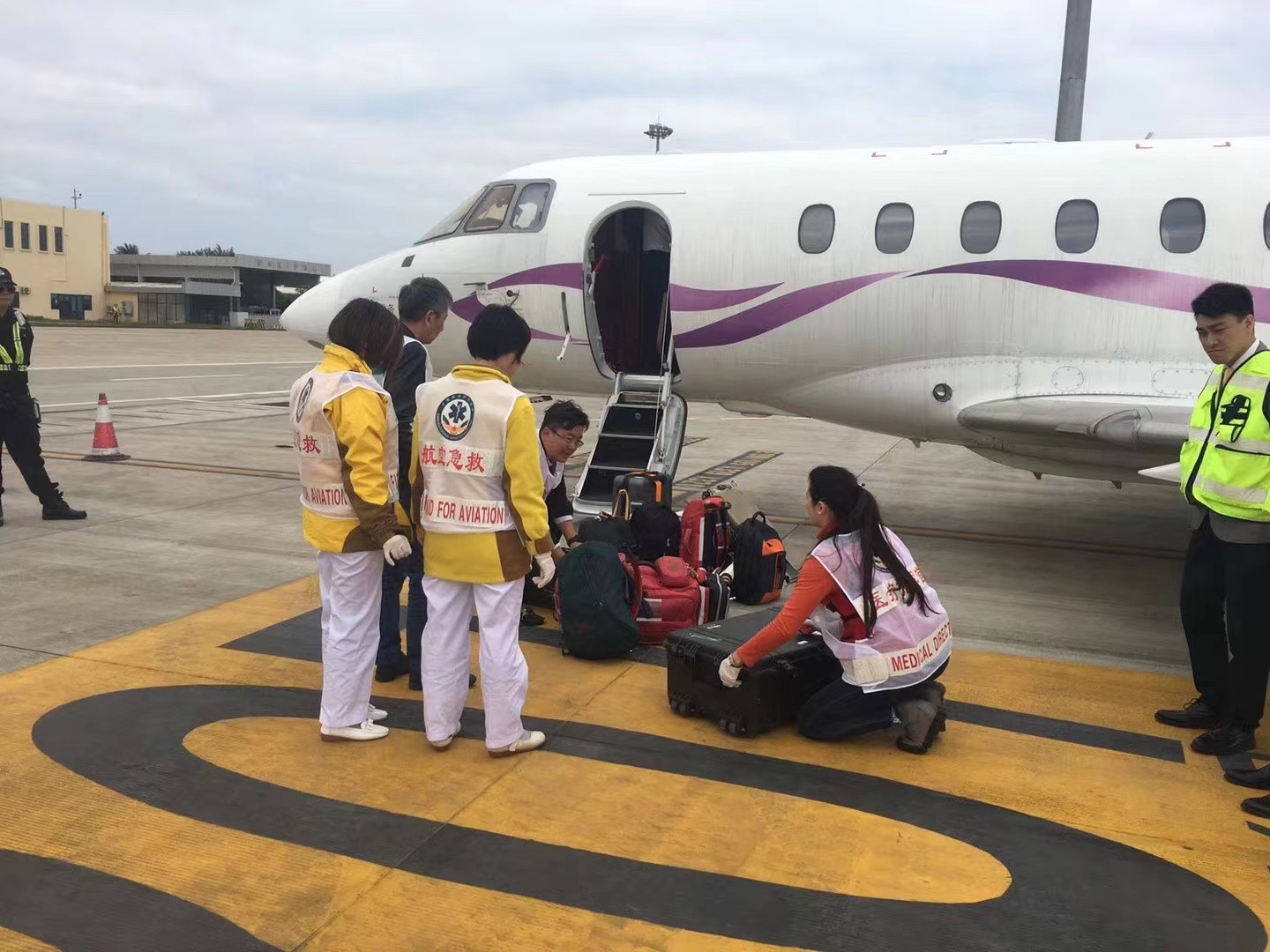 西和县香港出入境救护车出租